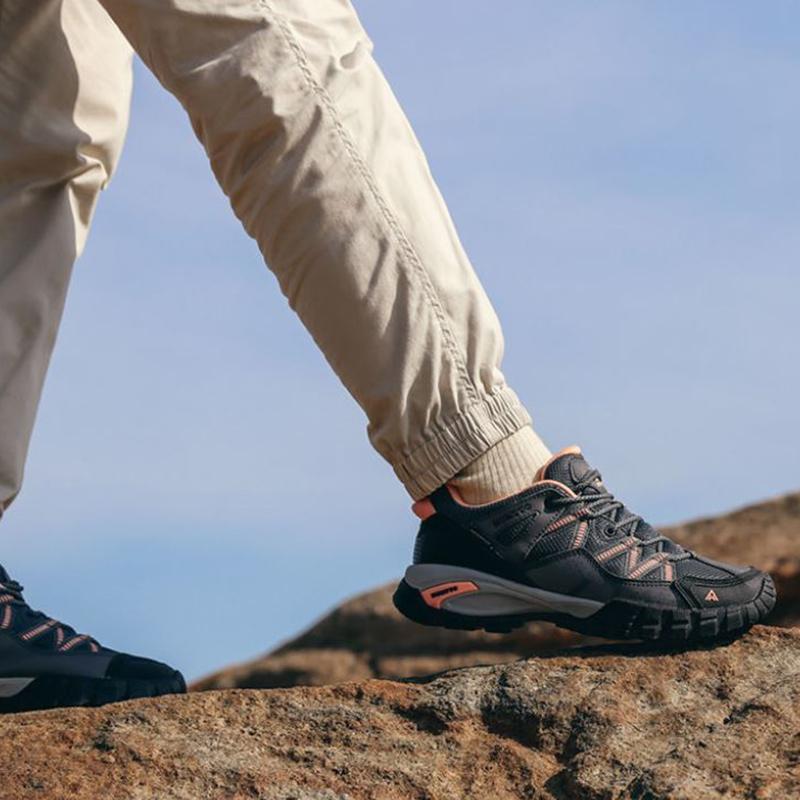 Outdoor Hiking Shoes Women's Lightweight Sports Hiking Shoes Non-slip Waterproof Wear-resistant Large Size Sports Shoes