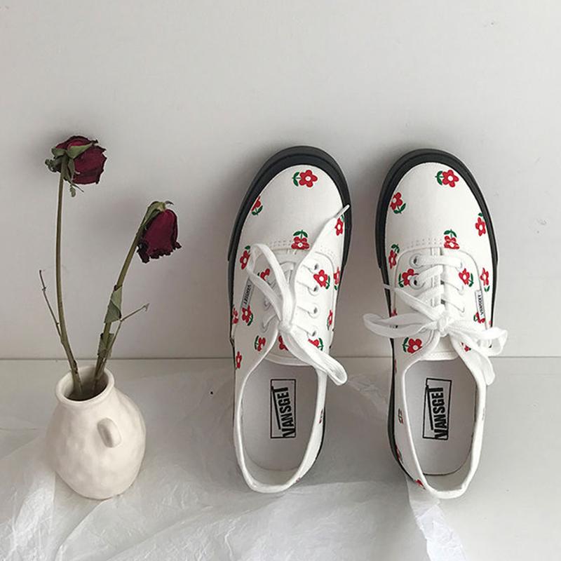 Little Flowers Graffiti White Shoes Female Students Korean Version of All-match Canvas Shoes Harajuku White Sneakers