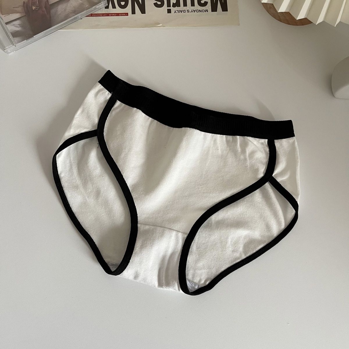 Underwear Girl's Cotton Student Mid-waist Cotton Comfortable Breathable Antibacterial Briefs Girls