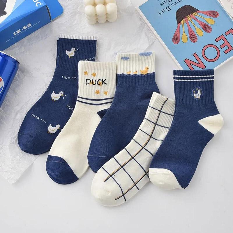 Three Pairs of Women's Socks Fashion Print Cartoon Pattern Socks Winter Thick Warm Pile Pile Socks