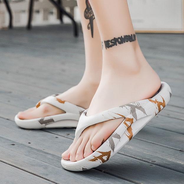 Men's and Women's Spring Summer Soft Slippers Household Soft Sole Flip Flops Non-slip Large Size Outdoor Slippers