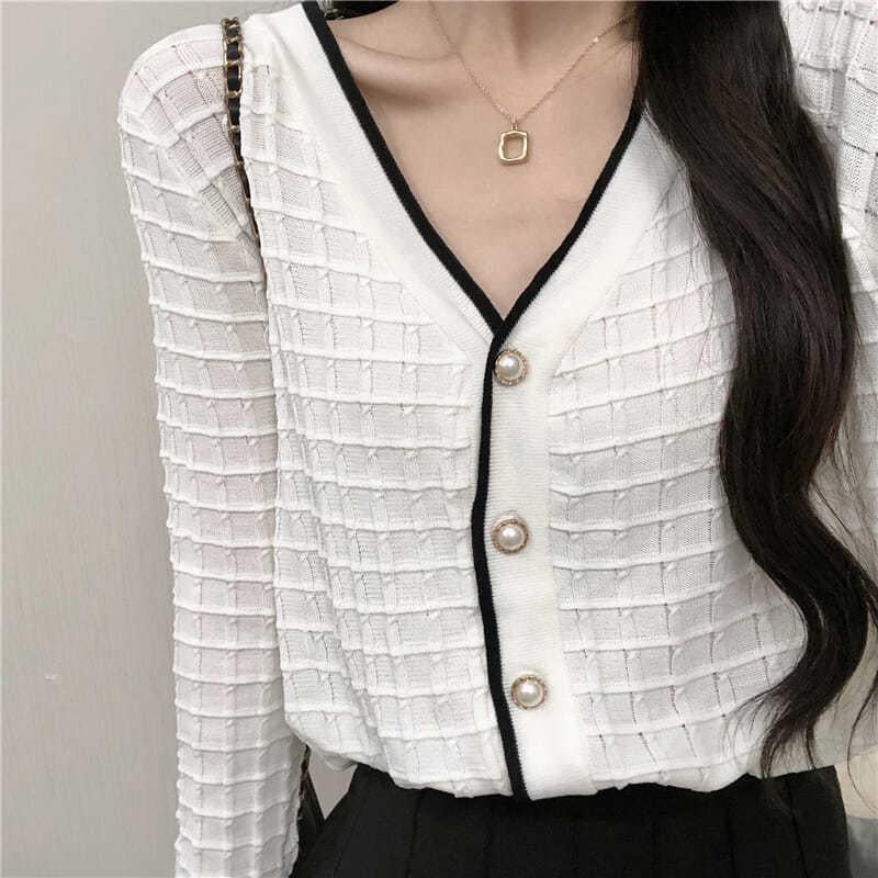 Retro French Loose Skin-friendly Sweater Short V-neck Thin Western-style Plaid Long-sleeved Sweater Top Women