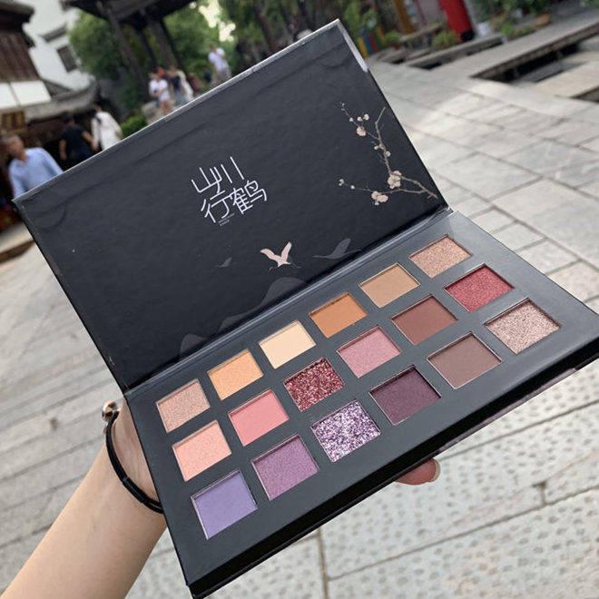 Forbidden City Eyeshadow Palette 18 Color Matte Pearlescent Waterproof Sweatproof Fairy Eyeshadow
