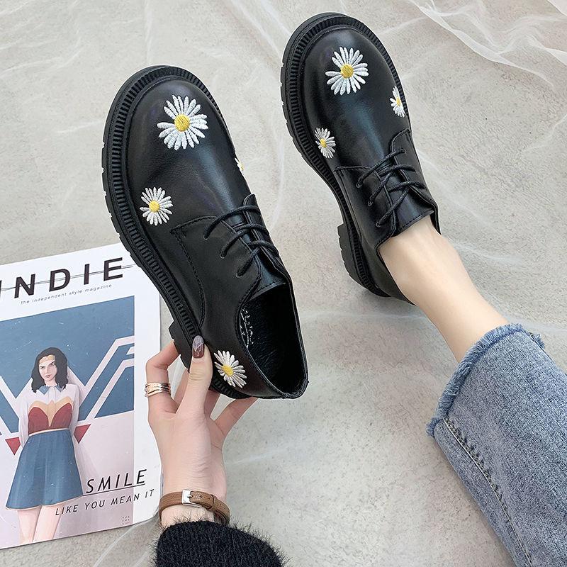 Women 'S Spring Flats Shoes Little Daisy Embroidery Loafers Black Leather Casual Footwear Thicken Sole Shoes