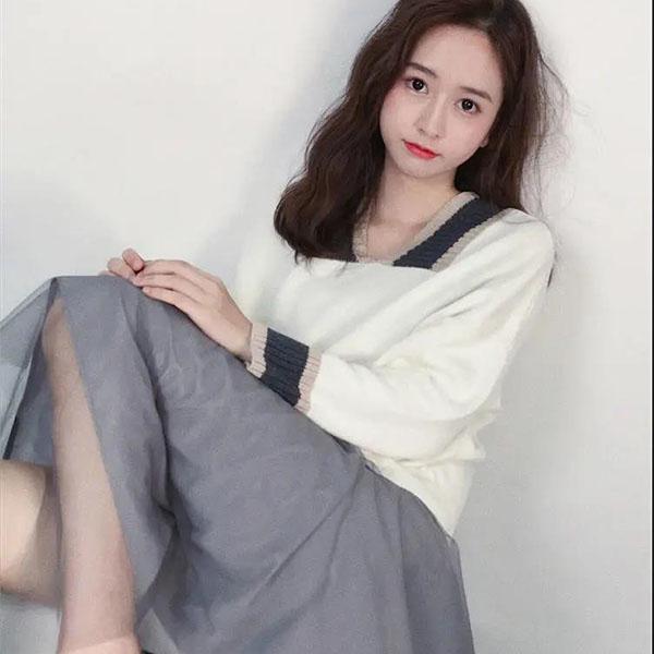 Autumn and Winter V-neck Sweater Female Students Loose and Versatile Color Contrast Pullover Sweater Coat Women