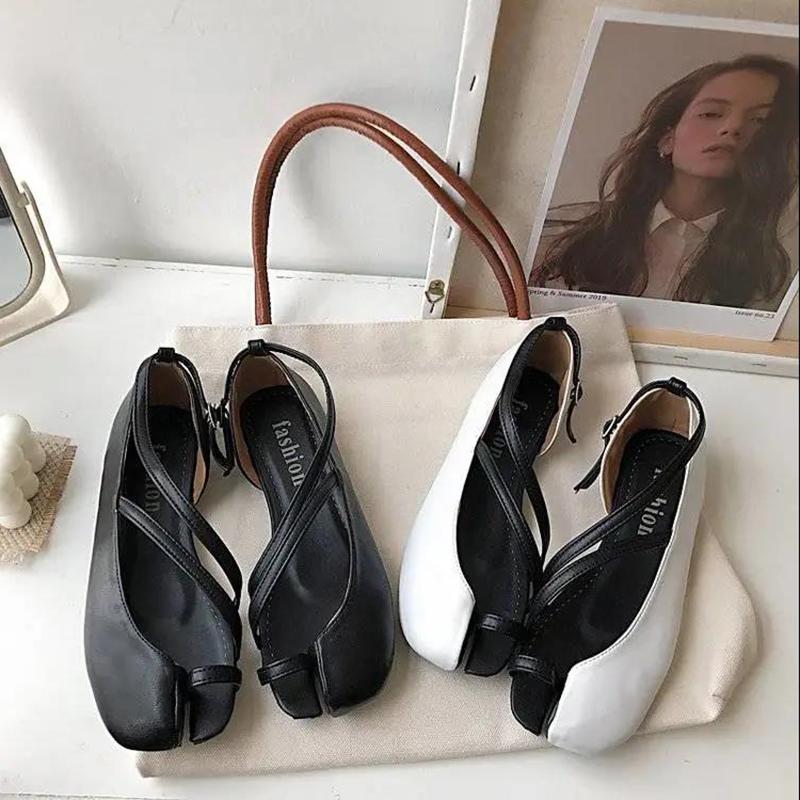 European and American Retro Roman Street Shooting Synchronized Flip-flops Split-toe Shoes Thin Straps Contrast Sandals Flat Shoes Women's Shoes