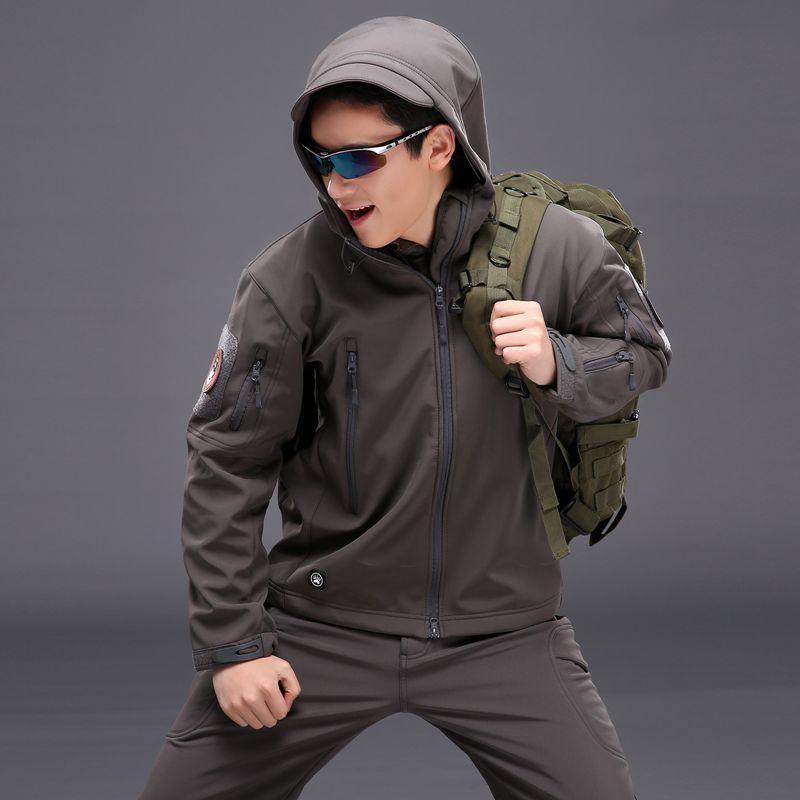 Men's Outdoor Sportswear Windproof and Waterproof Mountaineering Clothing Thick Hooded Outdoor Jackets Fleece Soft Shell Plus Size Cycling Clothing