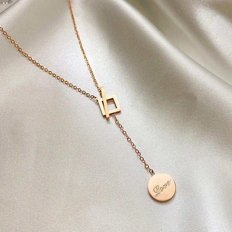 Round Card Buckle Chain Necklace Feminine Clavicle Chain Tide Sweater Chain Necklace for Girlfriend Round Pendant Necklace Exquisite Jewelry