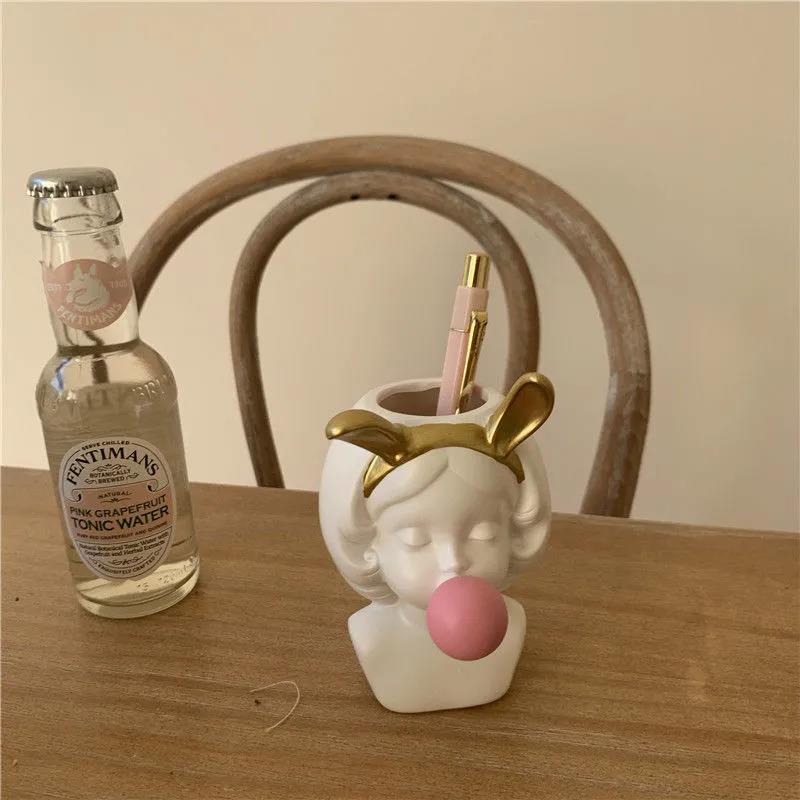 Ins Blowing Bubble Girl Pen Holder Student Girl Heart Desktop Sculpture Makeup Brush Storage Bucket Vase Ornament Decoration