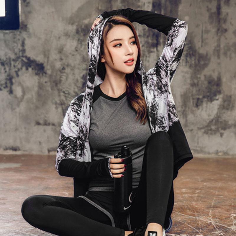 Spring and Summer Slim Yoga Clothes Suit Women's Gym Sports Running Loose Quick-drying Clothes