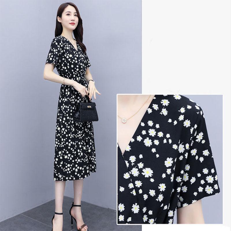 Small Daisy Dress Women's Mid-length Short Large Size Waist and Thin Floral Dress