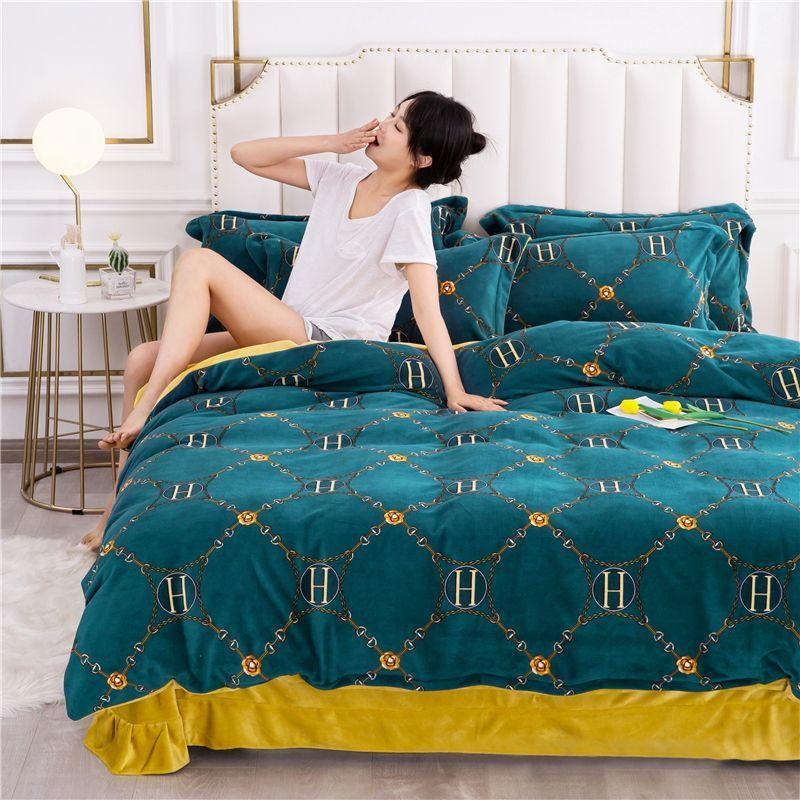 Anti-static Coral Fleece Four-piece Warm Milk Fleece Quilt Cover Sheet French Fleece Non-shedding Non-fading Bedding