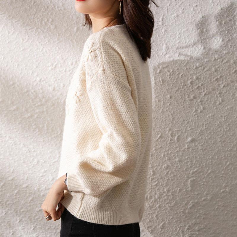 Sweater Women's Plate Flower Round Neck Pullover Knitwear Korean Loose Solid Color Ladies Style Trending Sweater Autumn Winter