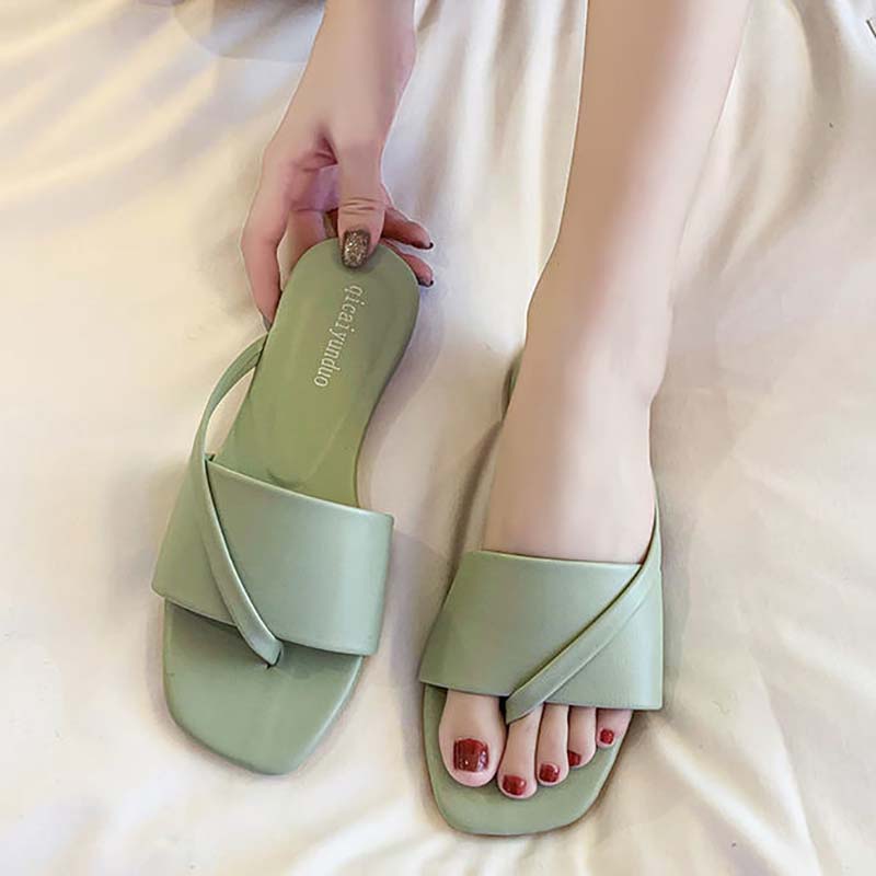 Sandals Female Summer Flat-bottomed Outer Wear Fashionable Flops Beach Non-slip Leather Plywood All-match Sandals