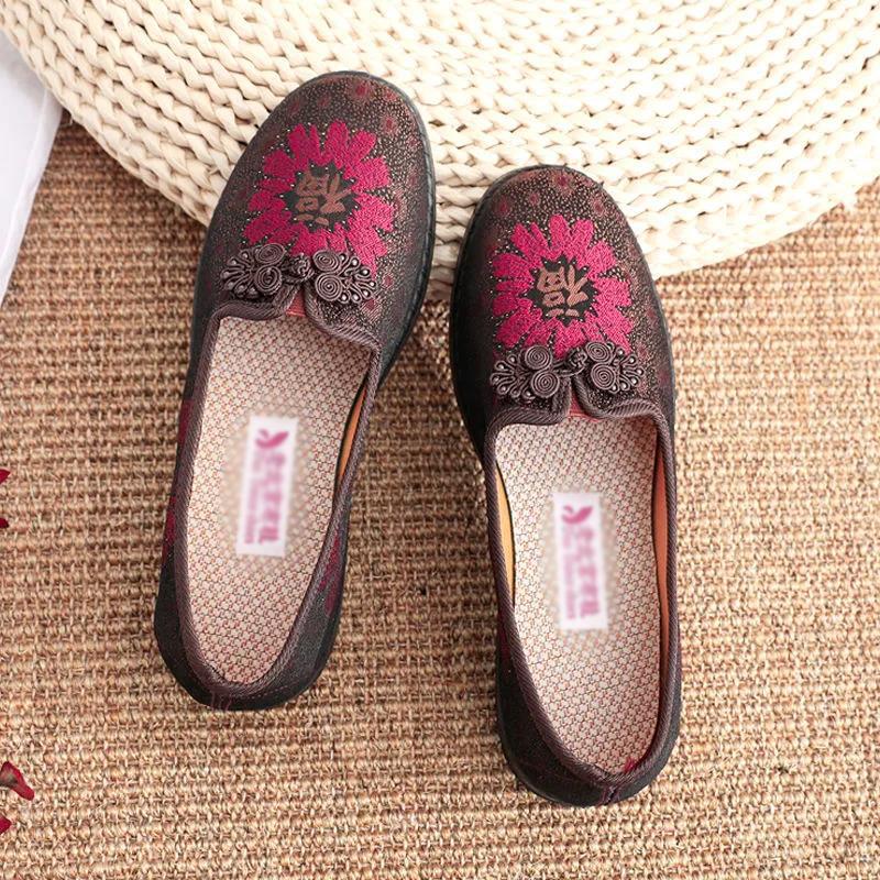 Old Beijing Cloth Shoes Women's Autumn Style Embroidered Middle-aged and Elderly Mother Shoes Elderly Shoes Grandma Non-slip Soft-soled Casual Shoes