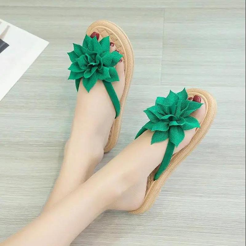Wear Flat-bottomed Flip Flops and Thick-bottomed Sandals In Summer Women's Flower Slippers Women's Seaside Beach Non-slip Holiday Flip-flop Sandals