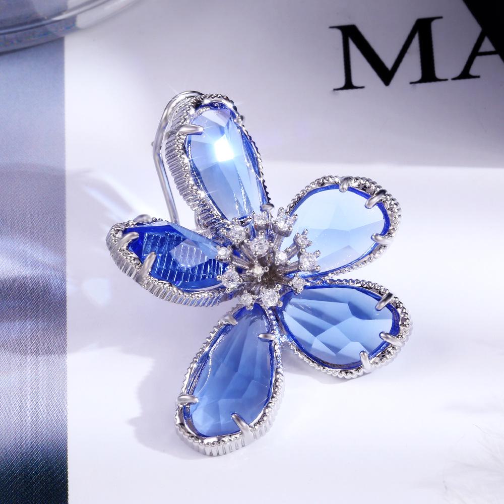 Trendy Big Flower Shaped Crystal Stud Earrings Luxury Zircon Stud Earrings for Women Party Jewelry