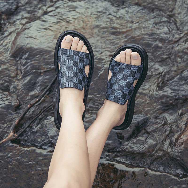 Size38-44 Summer Men Sandals Comfortable Non-slip PU Leather Plaid Beach Slippers Casual Outdoor Slippers Alphabet Drag Flip Flops