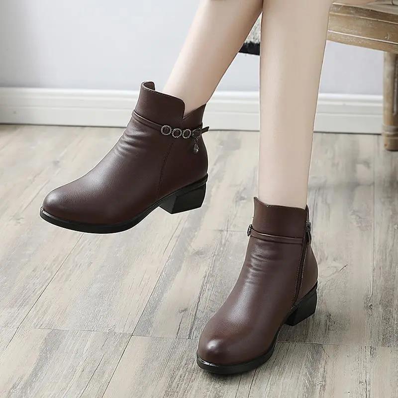 Winter Women's Leather Boots Plus Velvet Warmth Soft-soled Non-slip Short Boots Thick Heel Wear-resistant Boots