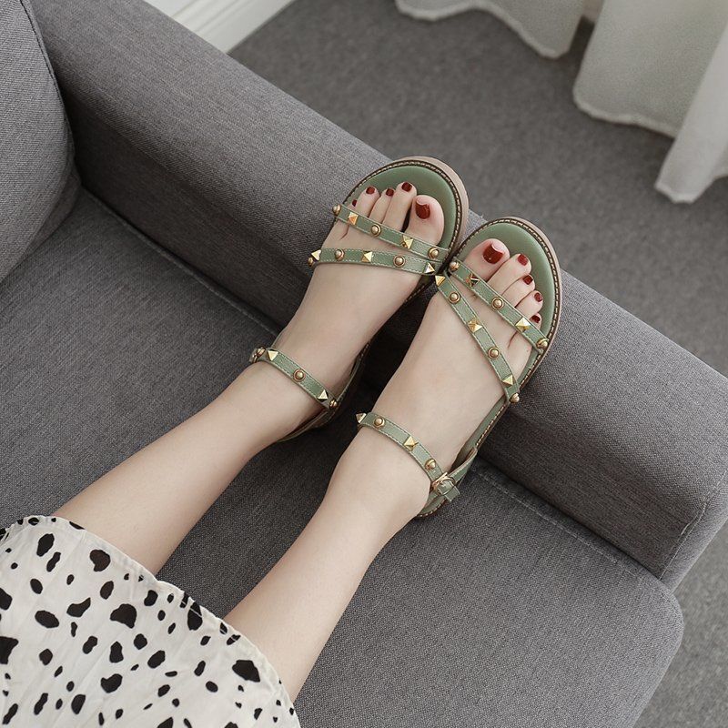 Women's Flat Sandals Summer Rivet Roman Sandals All Match Casual Temperament Sandal Non-slip Comfortable Lightweight Beach Shoes