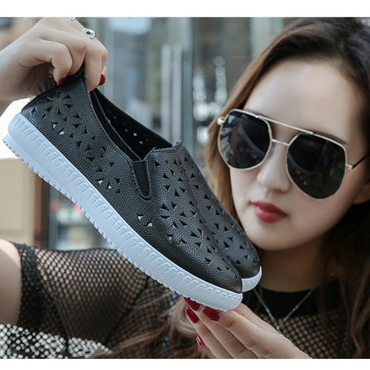 Hollow Breathable Loafers Women's Casual Flat-bottomed One-Piece Women's Shoes Hollow Comfortable Soft Leather Shoes Ladies Casual Shoes
