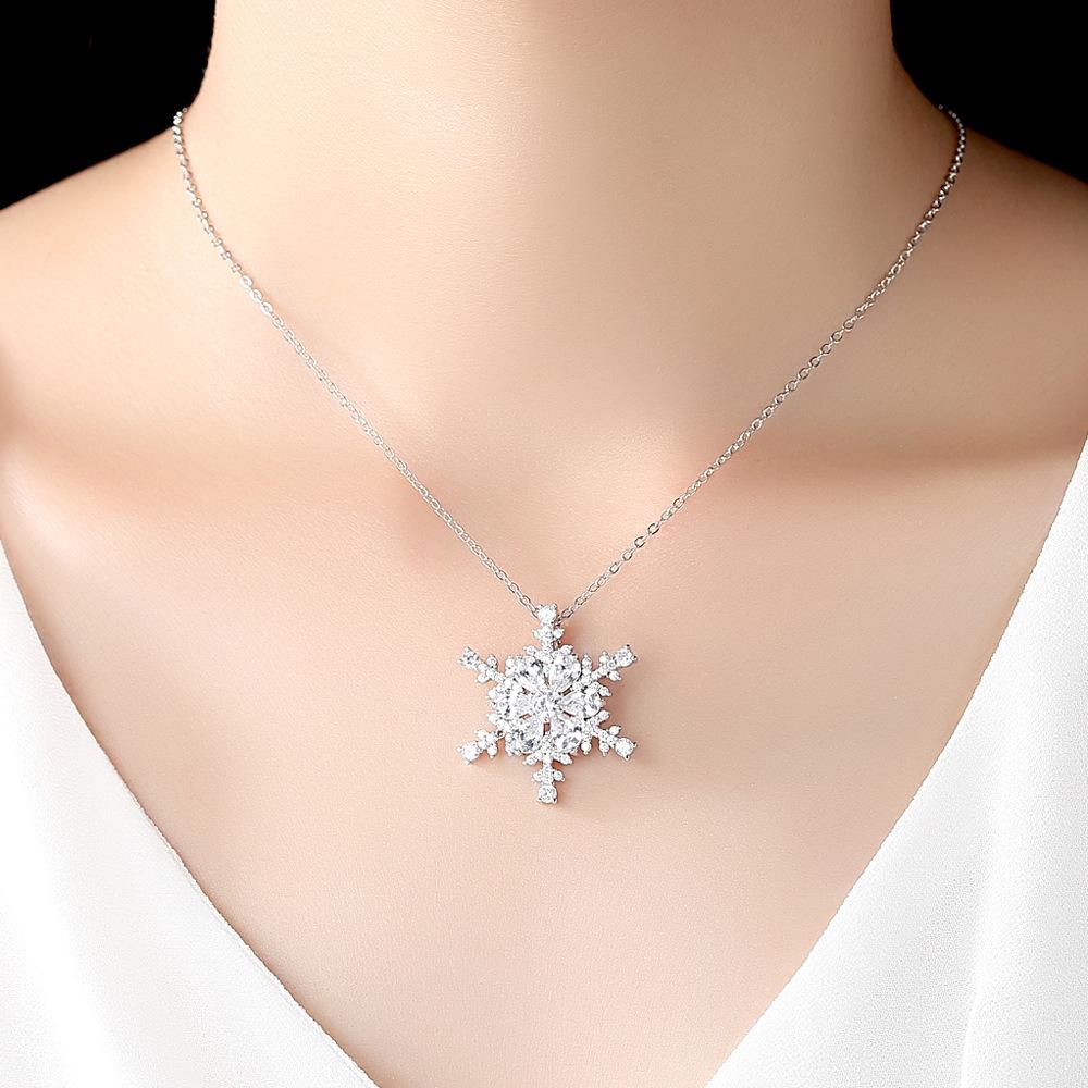 Luxury Snowflake Shaped Pendant Necklace Silver Fine Necklace Short Clavicle Neclace for Women Gift