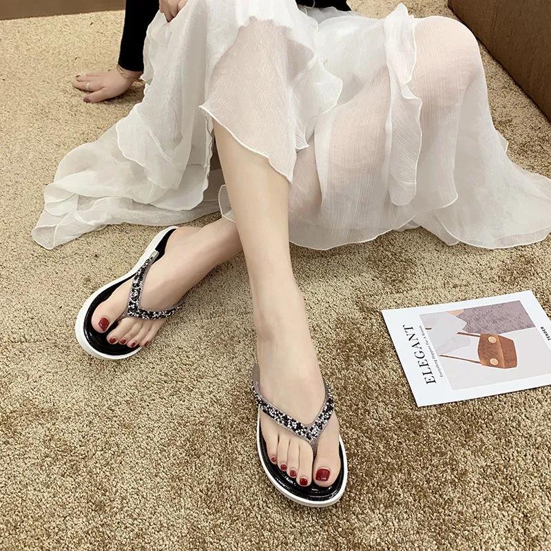 Flip-flops Female Summer Wear Korean Fashion All-match Sandals and Slippers Rhinestone Personalized Flip-flops Non-slip Beach Shoes
