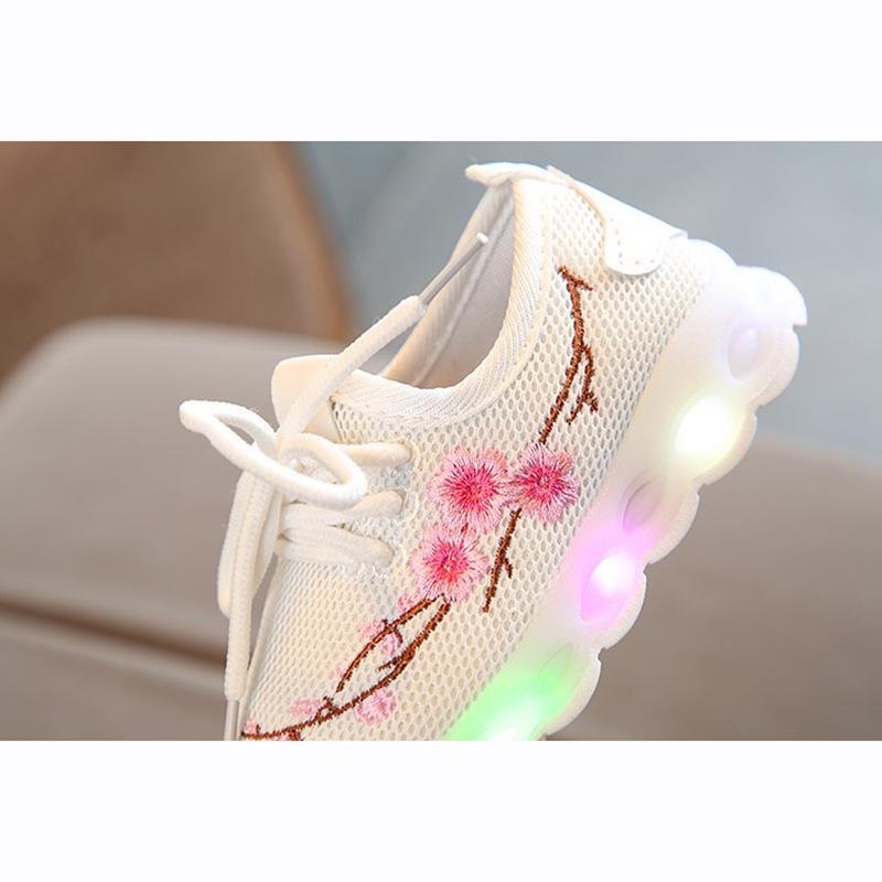 LED Flashing Shoes Embroidery Childrens Flowers Leisure Shoes Breathable Non-slip Kids Sports Shoes Sneakers