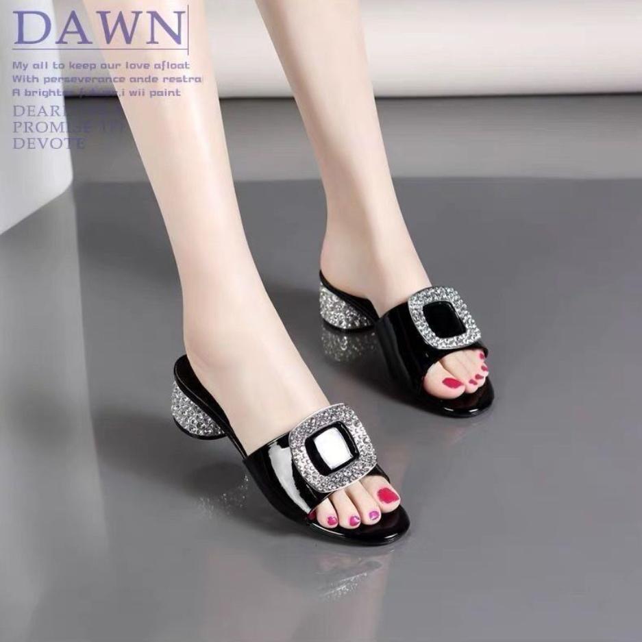 Summer Thick-heeled Middle-heeled Slippers Women's Buckle One-word Slippers Are Comfortable To Wear