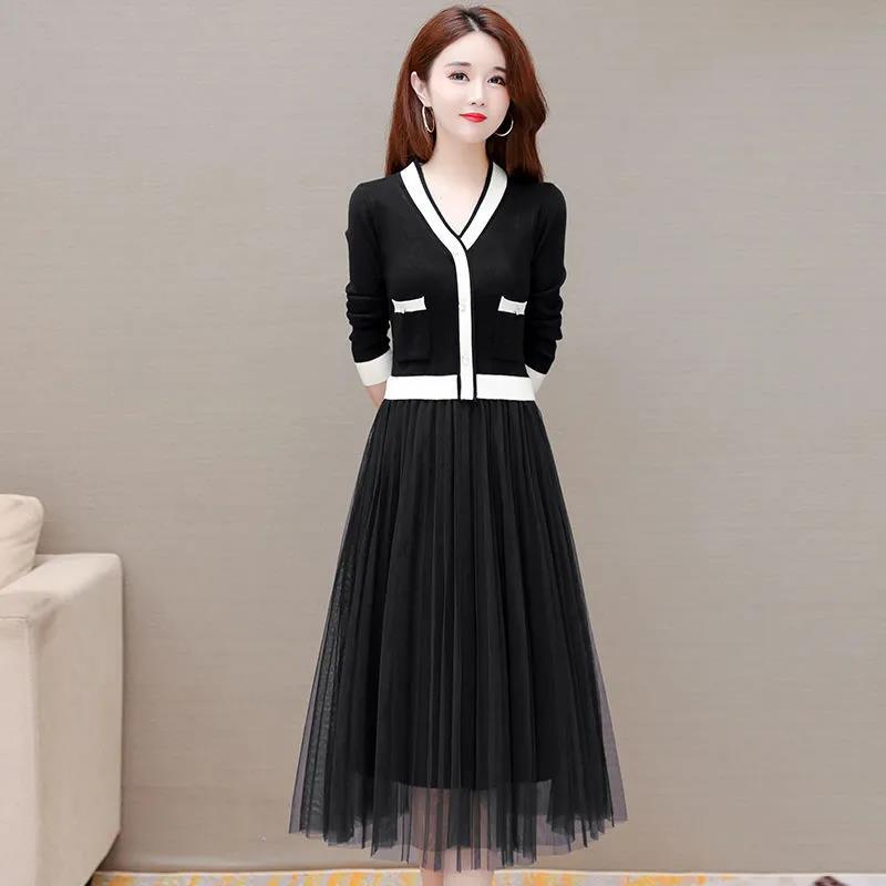 The Skirt Is Feminine and Thin Black Fake Two-piece Mesh Stitching Knitted Dress V-neck Long-sleeved Mesh Skirt Waist and Thin