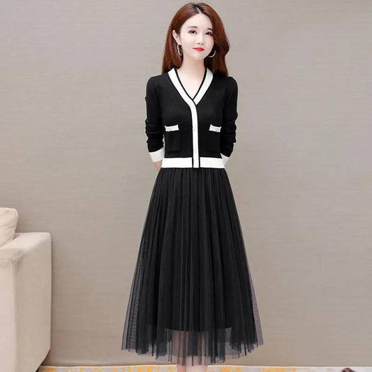 The Skirt Is Feminine and Thin Black Fake Two-piece Mesh Stitching Knitted Dress V-neck Long-sleeved Mesh Skirt Waist and Thin