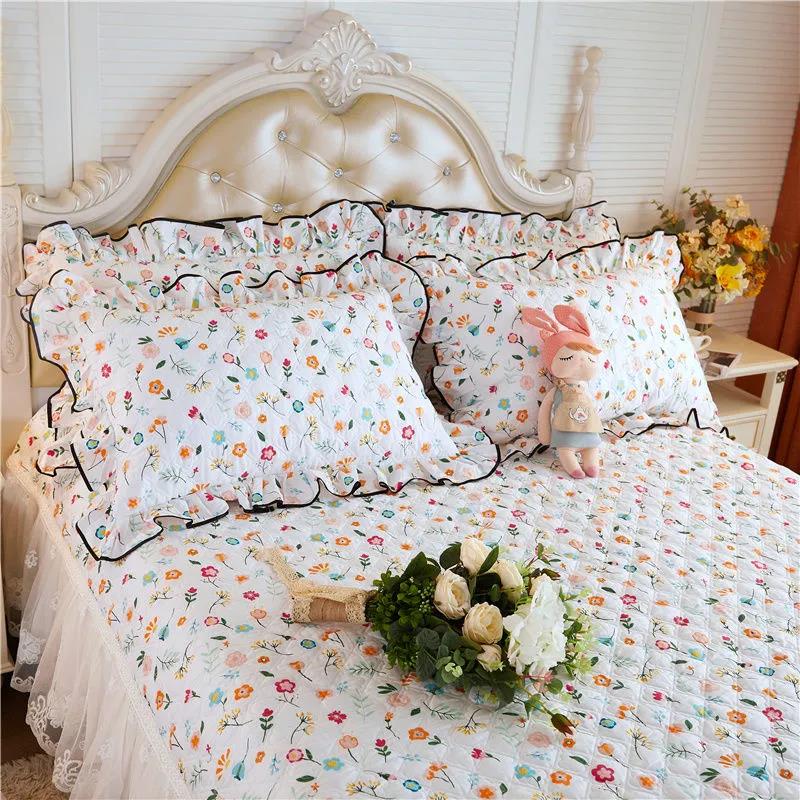 A Set of Cotton Printing Thickened Quilted Pillow Case Student Dormitory Single Lace Pillow Core Dust Cover