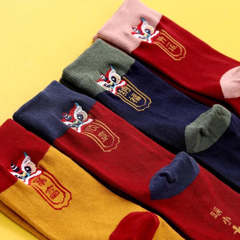 Men's Red Socks Fashion Personality Lion Embroidery Cotton Socks A Pair of Contrast Stitching Stockings