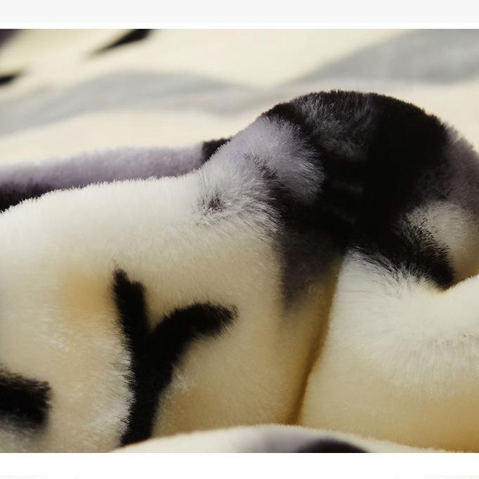 Coral Fleece Double Thicken Blanket Warm Blanket In Autumn and Winter Air Conditioning Blanket Quilt