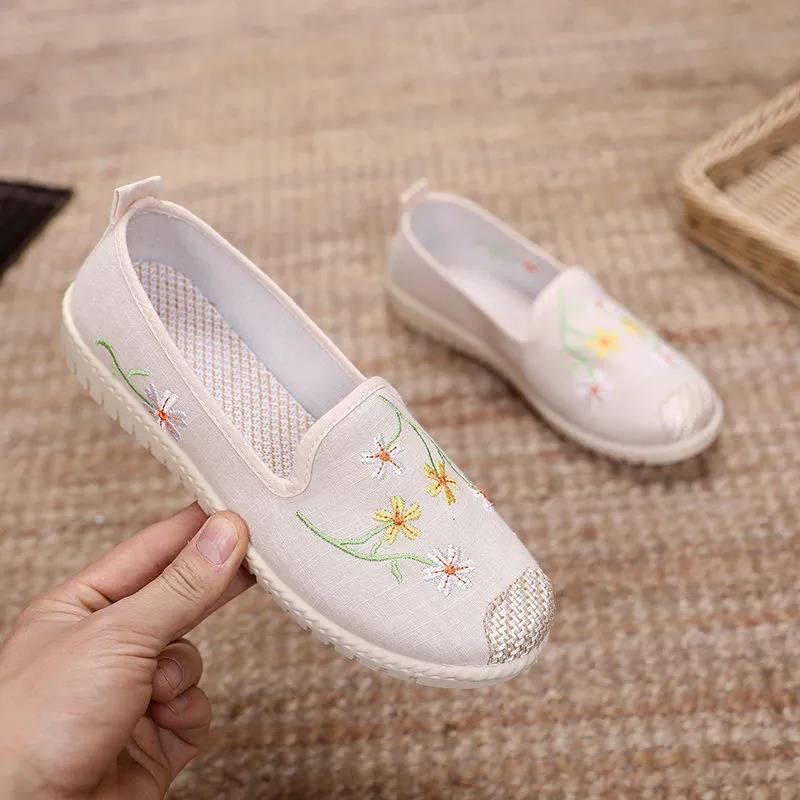 Women's Old Beijing Breathable Cloth Shoes Canvas Flat Soled Non Slip Casual Shoes