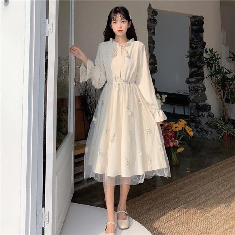 Sen-line Mesh Stitching Dress with Waist Gentle Wind Long-sleeved First Love Dress Gentle and Lovely Temperament Elegant Lace Embroidery
