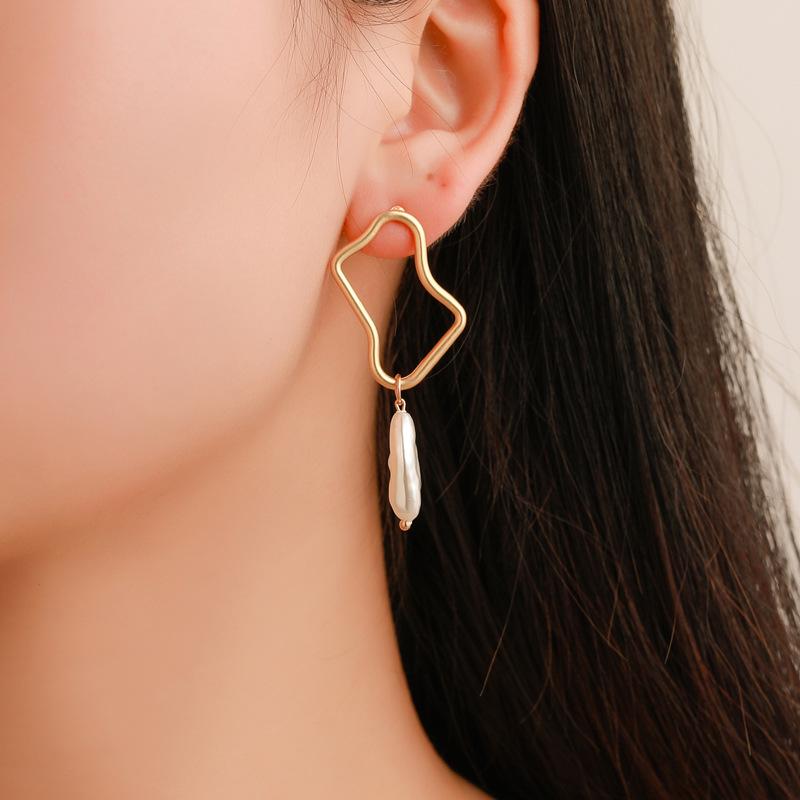 Wild Geometric Pearl Stud Earrings Beautiful Simple Irregular Ladies Earrings