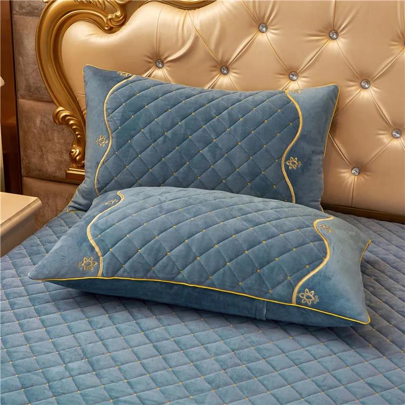 High-grade Embroidered Solid Color Pillowcases A Pair of Diamond Embossed Pillowcases 48*74cm