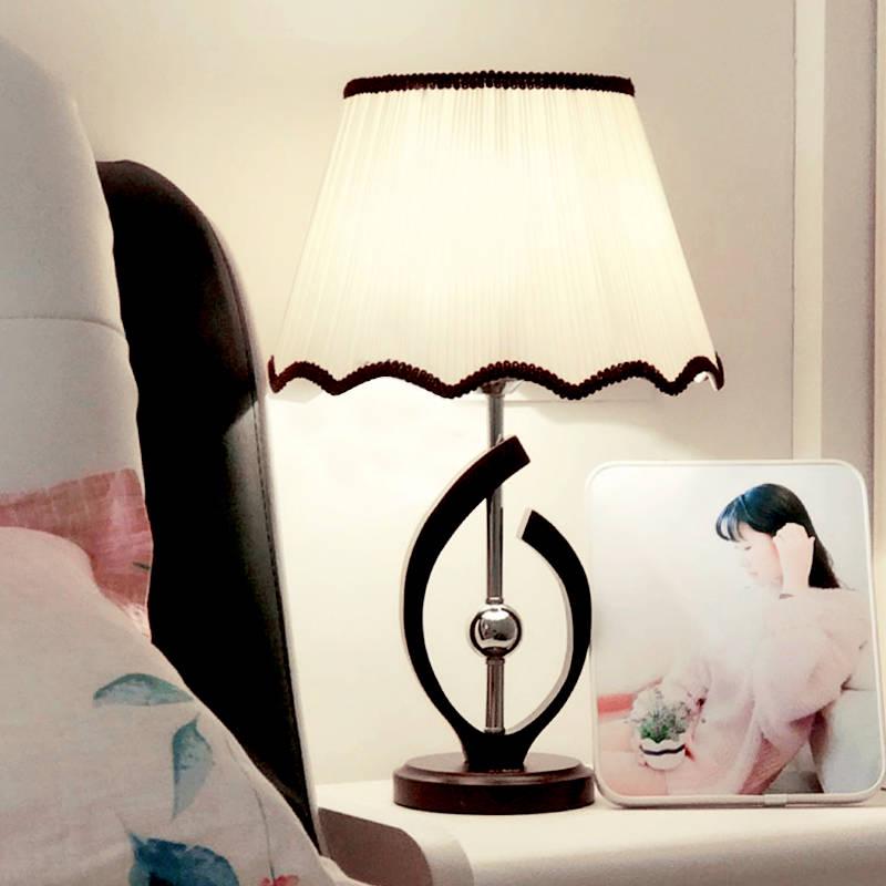 Modern Minimalist Table Lamp Bedroom Bedside Fashion Led Solid Wood American Country Table Lamp