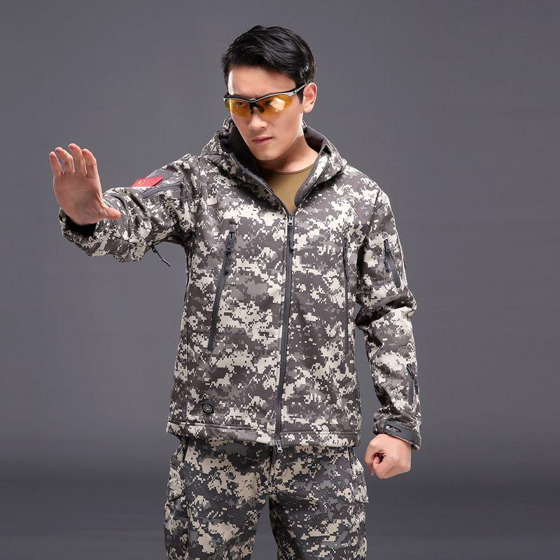 Men's Outdoor Sportswear Windproof and Waterproof Mountaineering Clothing Thick Hooded Outdoor Jackets Fleece Soft Shell Plus Size Cycling Clothing