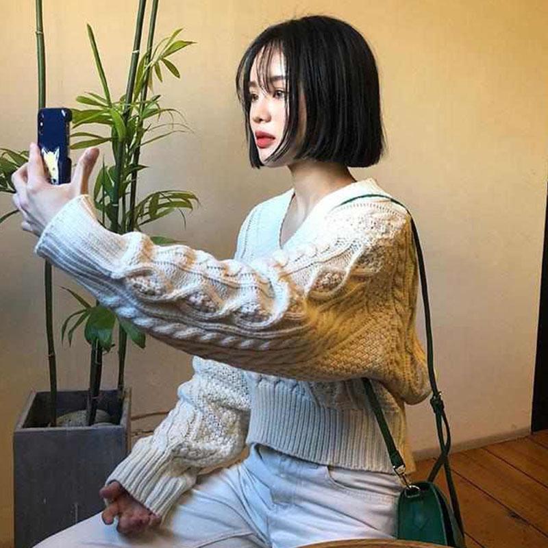 Autumn and Winter Women's Loose Thick Sweater V-neck Back Strap Long-sleeved Sweater Women Short Twist Knit Pullover Sweater Crop Tops