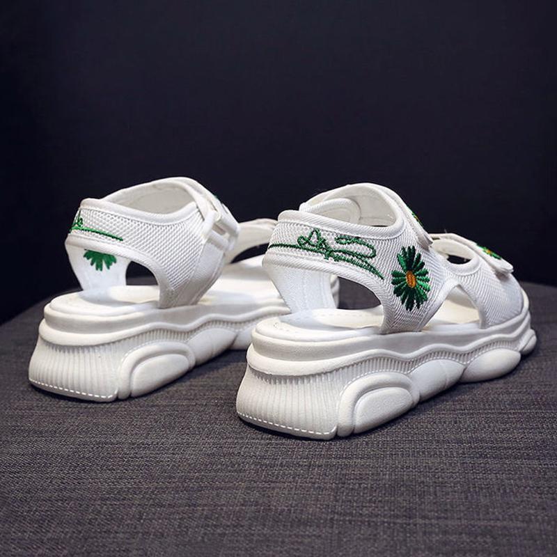 Small Daisy Sandals Women's All-match Muffin Thick-soled Casual Sports Shoes Comfortable Light Temperament Handsome Women's Shoes