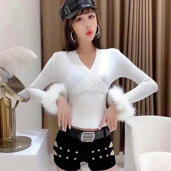 V-neck Women's Blouse Slim-fit Plush Long-sleeved Tight-fitting Bottoming Shirt Short Pullover Winter