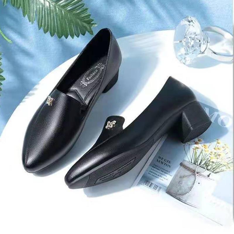 Women's Soft Leather Black Middle Heel Thick Heel Non-slip Mother Shoes Large Size Professional Leather Shoes