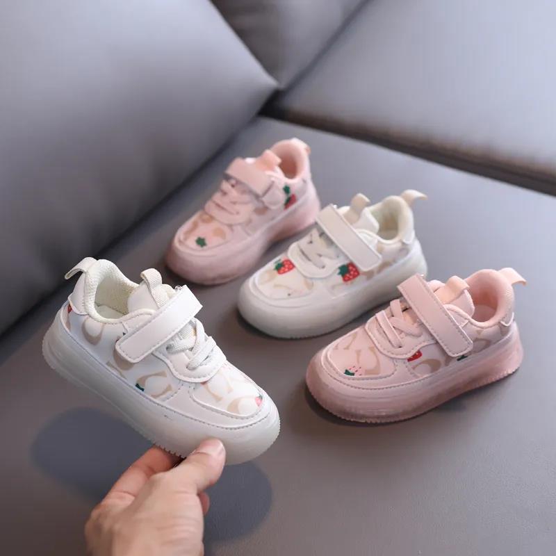 Girls' Plush Sneakers Light Up Children's Leisure Board Shoes with Lights In Autumn and Winter