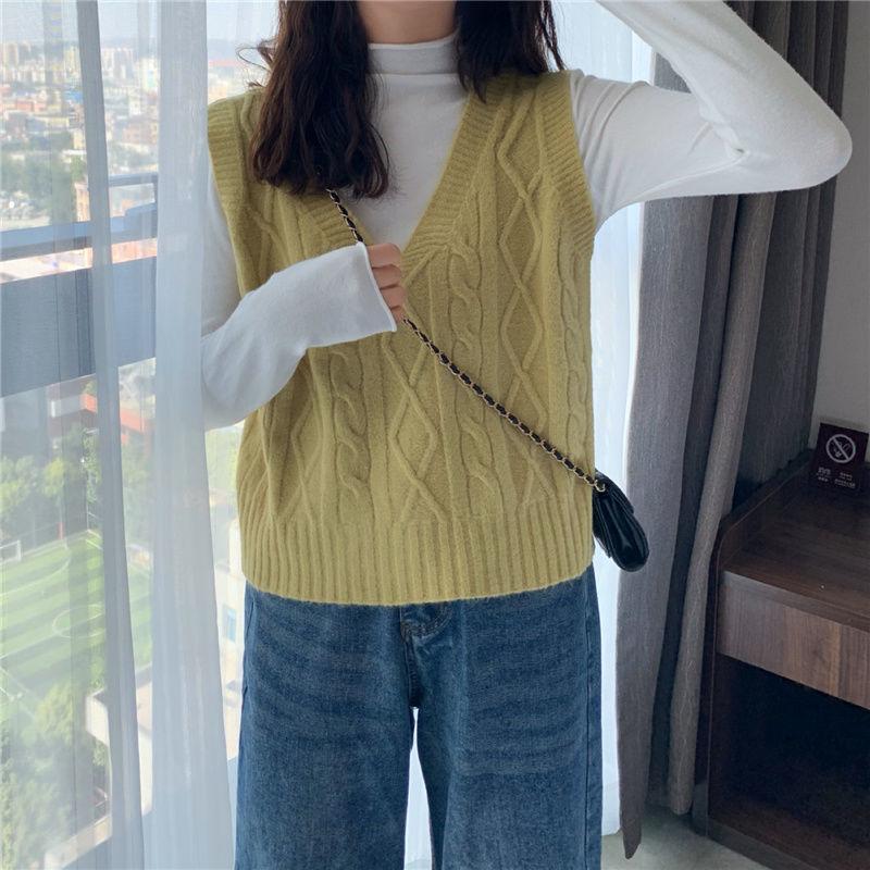 Spring and Autumn Thin Sleeveless Sweater Twist V-neck Knitted Vest Girls Wear Short Loose Waistcoat