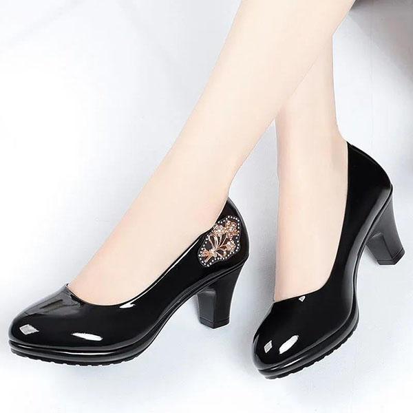 Women's Spring and Summer Plus Size Soft Sole Single Leather Shoes Office Ladies' Rhinestones Black High-heeled Shoes