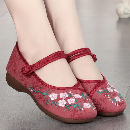 Old Beijing Cloth Shoes Women's Embroidered Shoes Women's Ancient Style Shallow Mouth Soft Sole Comfortable Round Head Ethnic Style Mother's Shoes