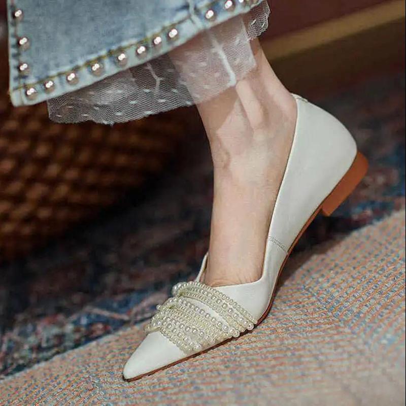 Low Heel Pointed Pearl Single Shoes Women Shallow Mouth All-match Bridal Shoes Flat Wedding Shoes French Retro Bridesmaid Shoes
