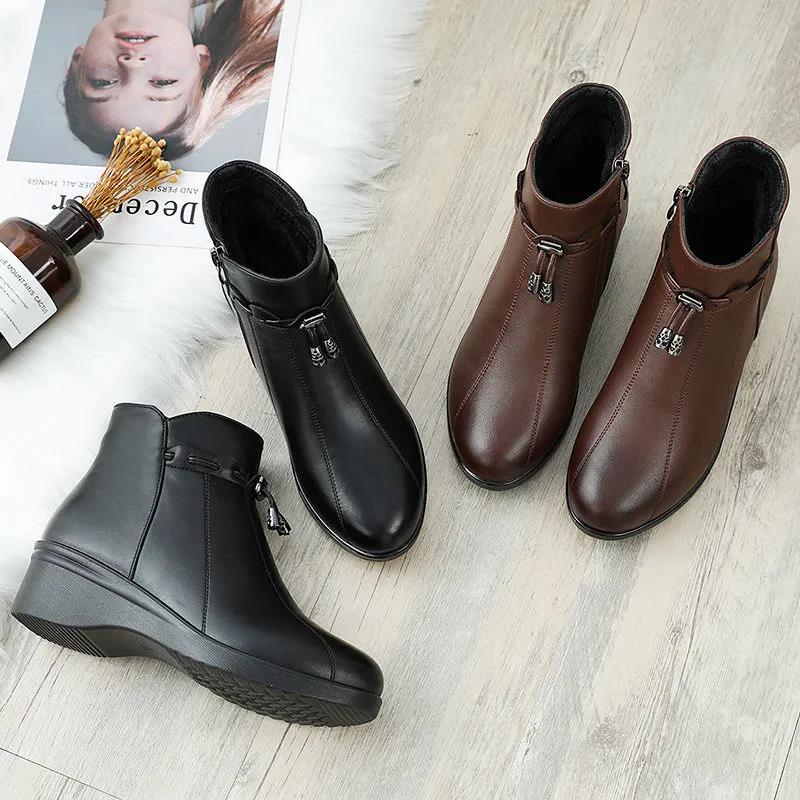 Winter Mother's Cotton Shoes and Velvet Warm Short Boots Middle-aged Women's Shoes Soft-soled Non-slip Leather Shoes